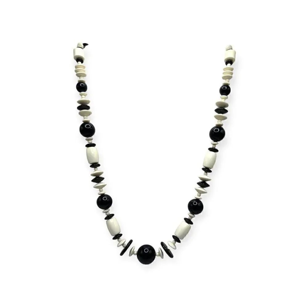 Vintage beaded black & white statement necklace 27 inches long lobster claw clos